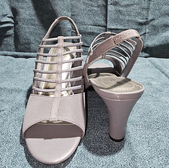 East 5th heels - Picture 4 of 4